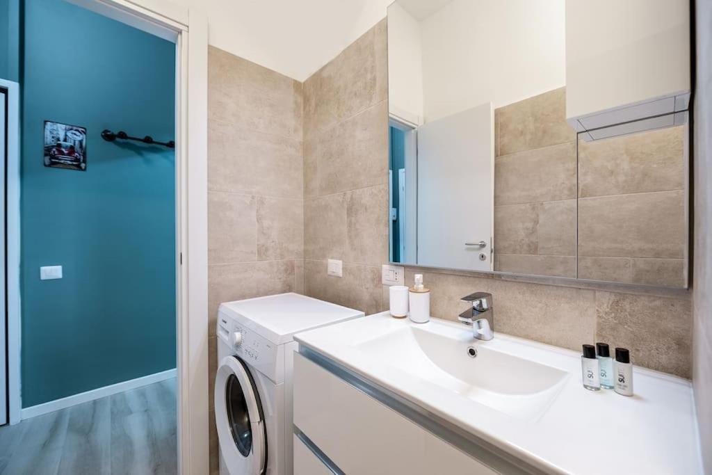 Linate Airport Elegant Suite,Tram 1 Minute Away Милан Экстерьер фото